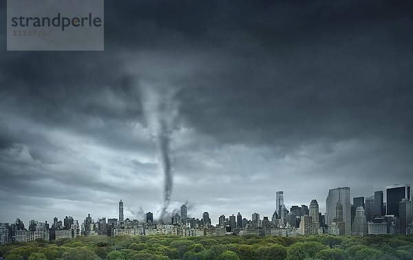 Tornado rollt durch New York  New York  Vereinigte Staaten