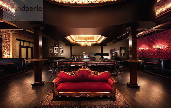 Luxuriöses Sofa in der Bar