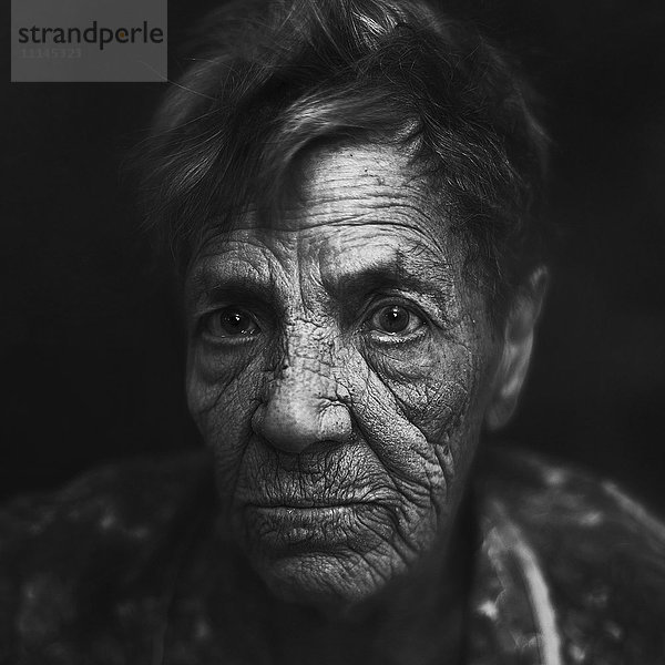 Nahaufnahme des Gesichts einer älteren kaukasischen Frau