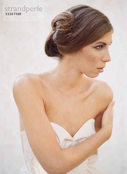 Glamouröse Braut mit moderner Frisur