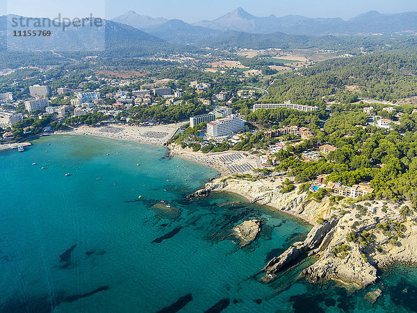 Spanien  Mallorca  Luftaufnahme der Bucht von Peguera