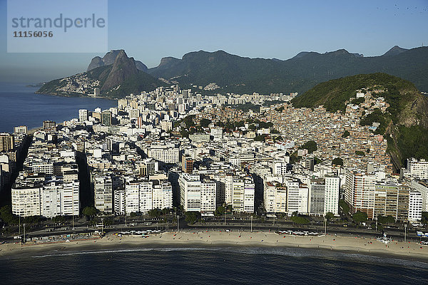 Brasilien  Rio de Janeiro  Luftaufnahme des Copacabana Beach