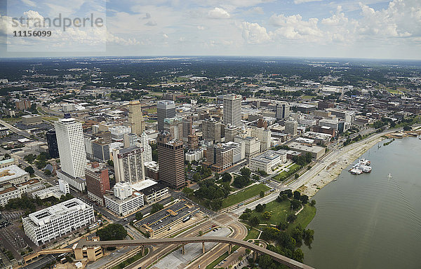 USA  Tennessee  Luftaufnahme der Innenstadt von Memphis und des Mississippi River