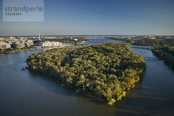 USA  Washington  D.C.  Luftaufnahme von Roosevelt Island im Potomac River