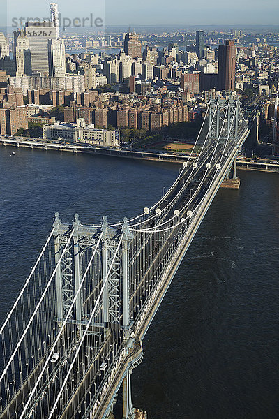 USA  New York  Luftaufnahme der Manhattan Bridge und des East River