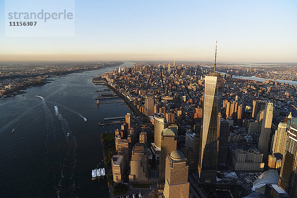 USA  New York  New York City  Stadtbild mit World Trade Center und Hudson River