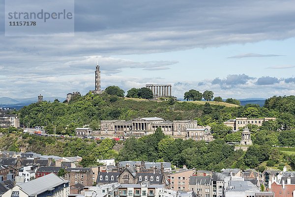 Großbritannien  Schottland  Edinburgh  Calton Hill  Nelson Monument links  National Monument rechts