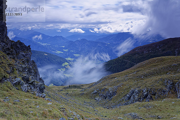 Österreich  Kärnten  Drautal in Wolken