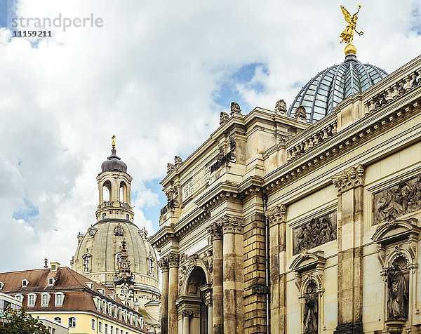 Deutschland  Dresden  Dresdner Frauenkirche und Hochschule für Bildende Künste im Vordergrund