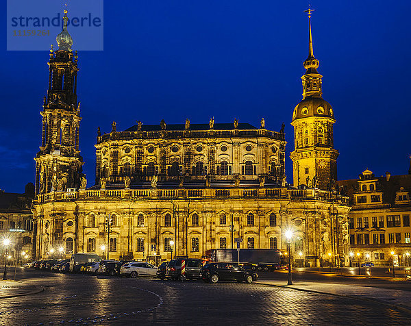 Deutschland  Sachsen  Dresden  Dresdner Dom und Hausmann-Turm am Abend