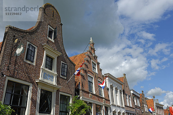 Niederlande  Edam Volendam  Häuserzeile Spuistraat