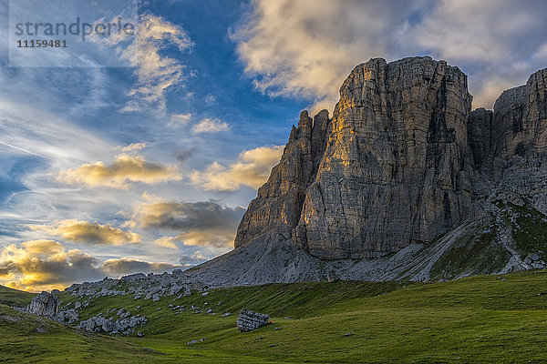 Italien  Dolomiten  Berg Lastoi de Formin bei Sonnenuntergang