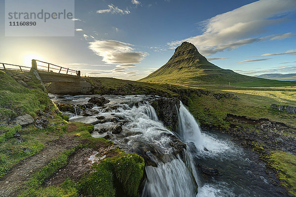 Island  Halbinsel Snaefellsnes  Kirkjufell  Wasserfall