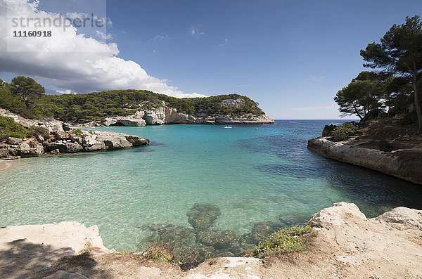 Spanien  Menorca  Blick auf Cala Mitjaneta in Cala Mitjana