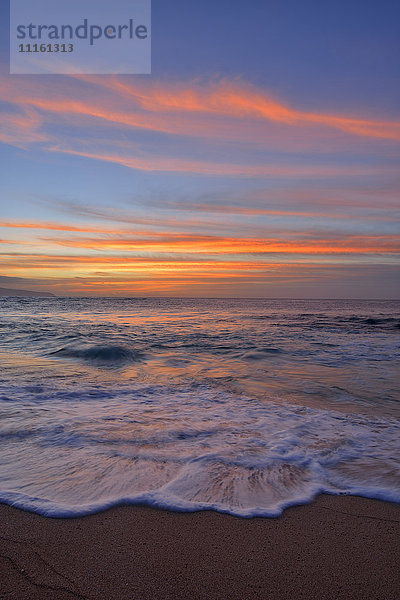 USA  Hawaii  Oahu  Strand bei Sonnenuntergang