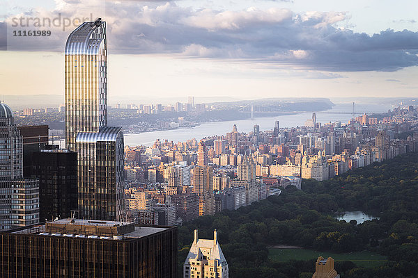 USA  New York City  Manhattan Skyline mit One57 Gebäude und Central Park