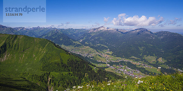 Deutschland  Bayern  Vorarlberg  Alpen  Blick vom Fellhorn über das Kleine Walsertal Richtung Hoher Ifen  Gottesacker