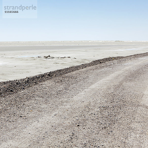 Eine Straße durch die Bonneville Salt Flats