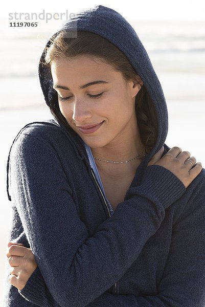 Nahaufnahme einer hübschen jungen Frau lächelnd