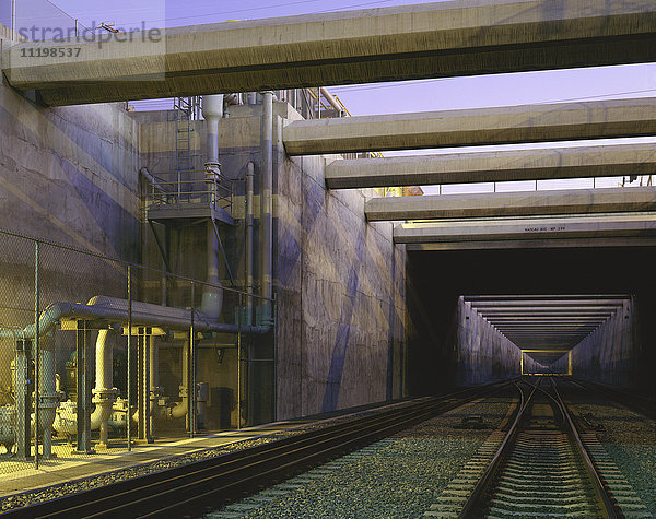Eisenbahnschienen im Tunnel