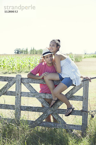 Junges Paar auf dem Bauernhof  Portrait