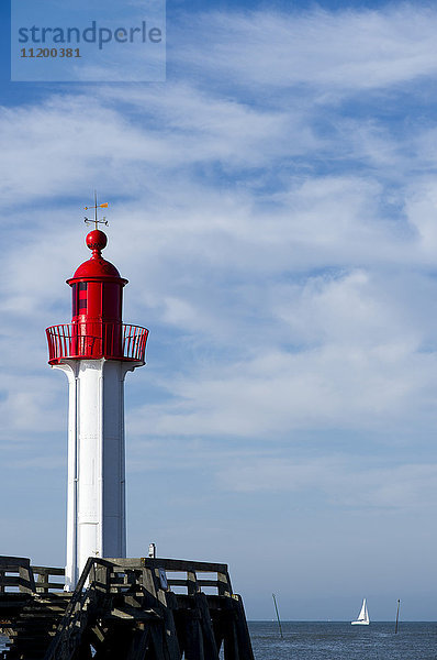Leuchtturm in Trouville-sur-Mer  Normandie  Frankreich