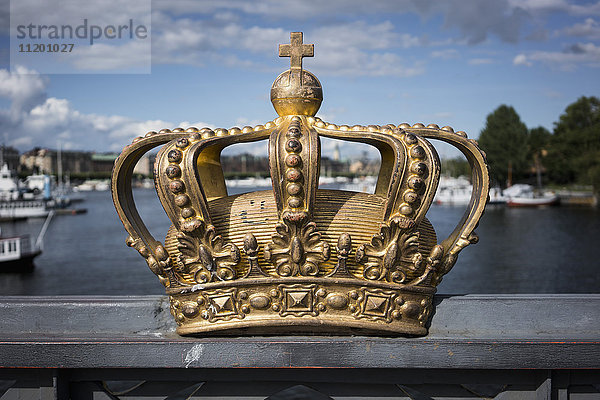 Goldene Krone auf der Skeppsholmbrücke  Stockholm  Schweden