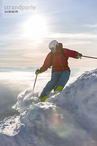 Mann beim Skifahren