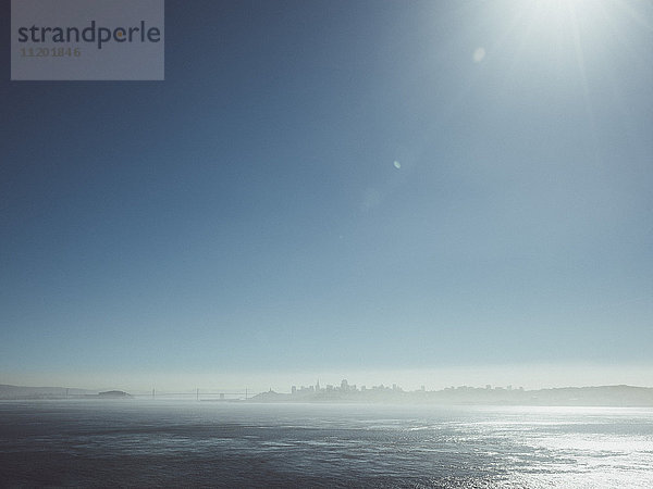 Panoramablick auf das Meer gegen den Himmel an sonnigen Tagen  San Francisco  Kalifornien  USA