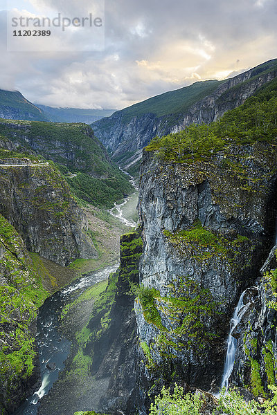 Fluss im Tal