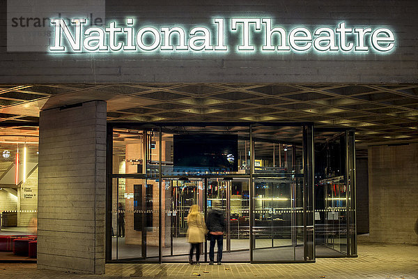 Eingang des Nationaltheaters  Southbank; London  England'.