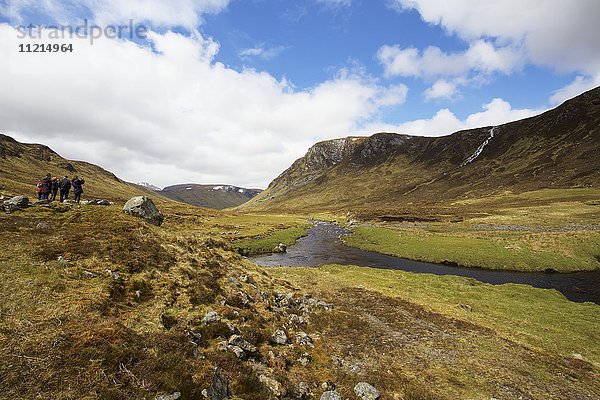 Schottische Hochlandlandschaft mit Fluss  Schottland
