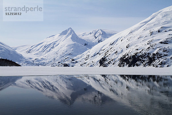 Portage Lake beim Frühlingsaufbruch  Southcentral Alaska; Alaska  Vereinigte Staaten von Amerika'.