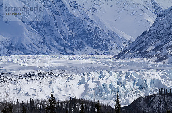 Matanuska-Gletscher  fotografiert vom Glenn Highway  Süd-Zentral-Alaska im Frühling; Alaska  Vereinigte Staaten von Amerika'.