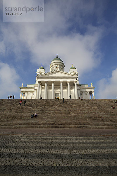 Außenansicht der evangelisch-lutherischen Kathedrale und der Stufen  Helsinki