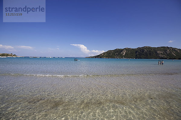 Blick auf das kristallklare Wasser des Strandes Golfe De Santa Guila  Korsika