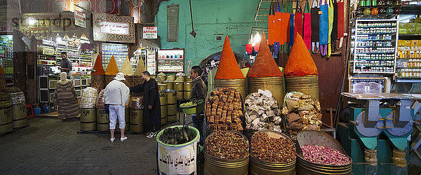 Gewürzstand auf dem Souk/Markt  Marrakesch