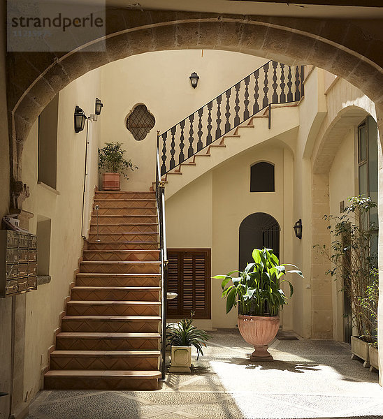 Innenhof eines traditionellen Herrenhauses in der Altstadt von Palma de Mallorca