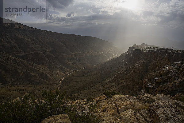 Berglandschaft mit Sonnenstrahl im Jabal Akhdar