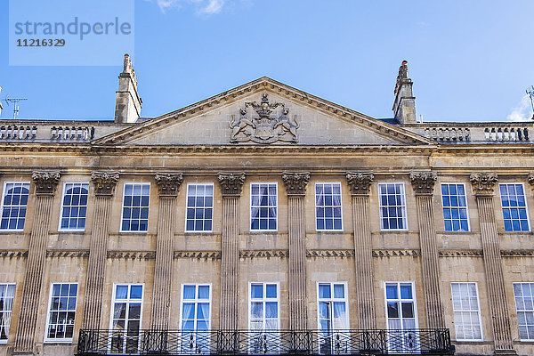 Fassade eines Gebäudes mit schöner Architektur; Bath  Somerset  England'.