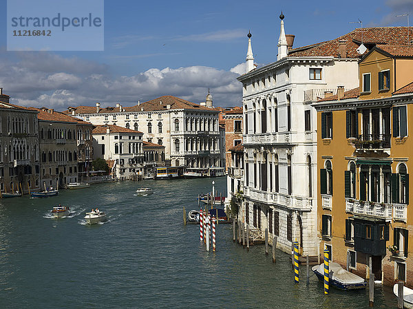 Boote in einem Kanal; Venedig  Italien