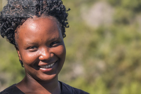 Porträt einer lächelnden Afrikanerin; Südafrika .