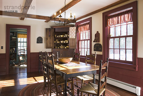 Speisesaal in einem Haus im Kolonialstil