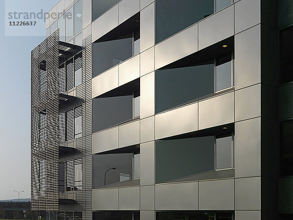 Architektonische Details moderner Eigentumswohnungen
