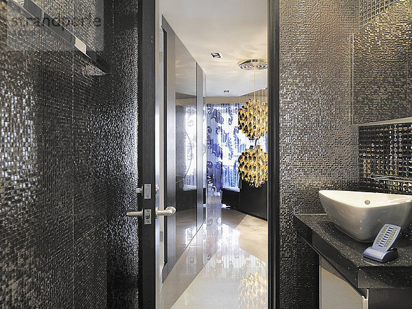 Badezimmer mit Mosaikfliesen