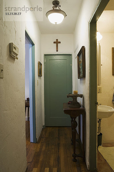 Flur und Eingang in einem älteren Haus im spanischen Stil
