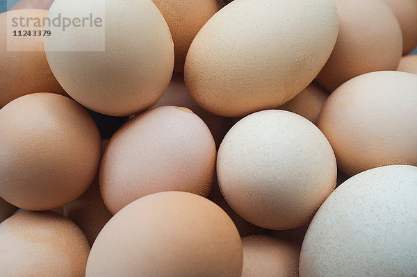 Nahaufnahme von frischen Eiern