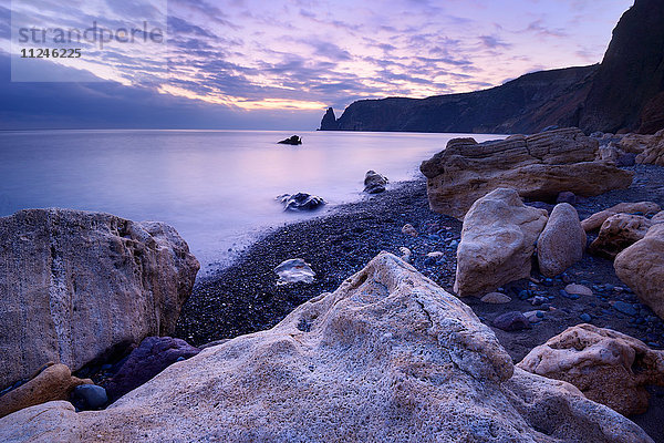 Felsformation vom Jaschmowiy-Strand (Fiolent Beach) bei Sewastopol  Krim  Ukraine