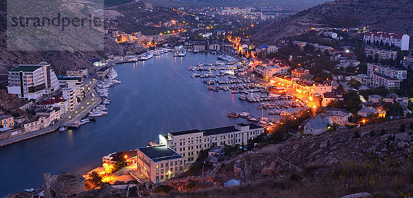 Stadtbild der Balaklawa-Bucht  Sewastopol-Stadt im Morgengrauen  Krim  Ukraine
