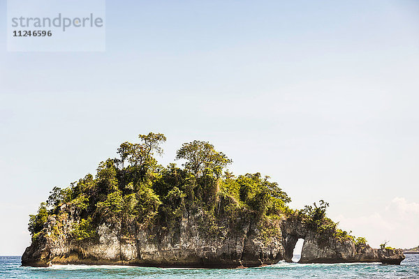 Rocky Island  Sonnenuntergangspunkt  Nusa Penida  Indonesien